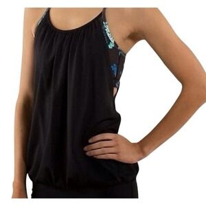 Lululemon no limits tank top fits like a 2 or 4‎